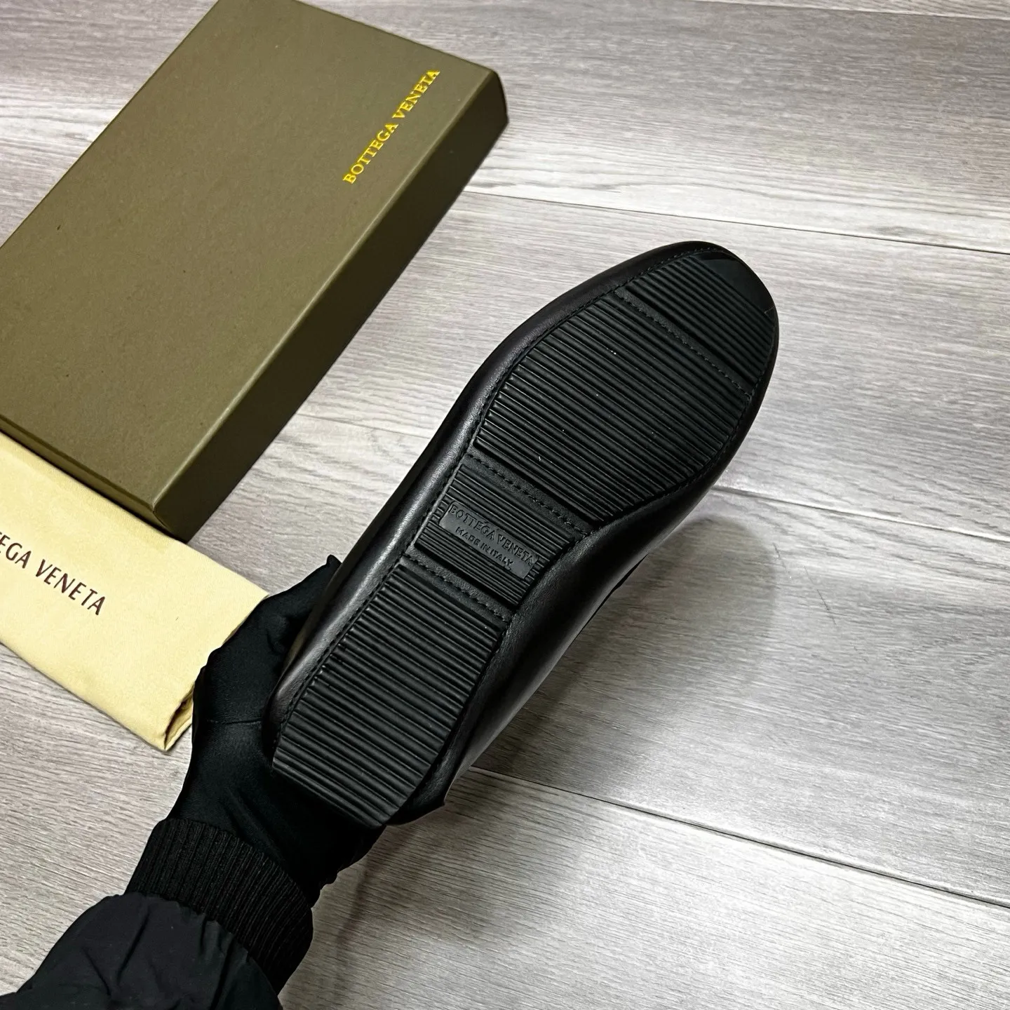 Factory price 480 BV 〰️Purely handmade classic men's beanie shoes👉👉driving shoes, slip-on shoes, made of imported cowhide from Italy, 💕water-dyed cowhide lining, 🔊original outsole, waterproof platform design, comfortable on the feet. Good choice for traveling and driving, single color available, code number: 38-44, (45 can be customized)